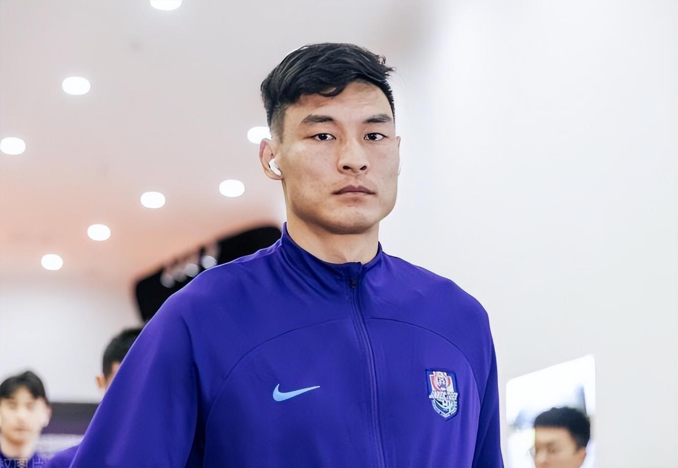 足彩-韩鹏飞已跟着蓉城冬训，为何网传他要回到津门虎，背后原因找到了