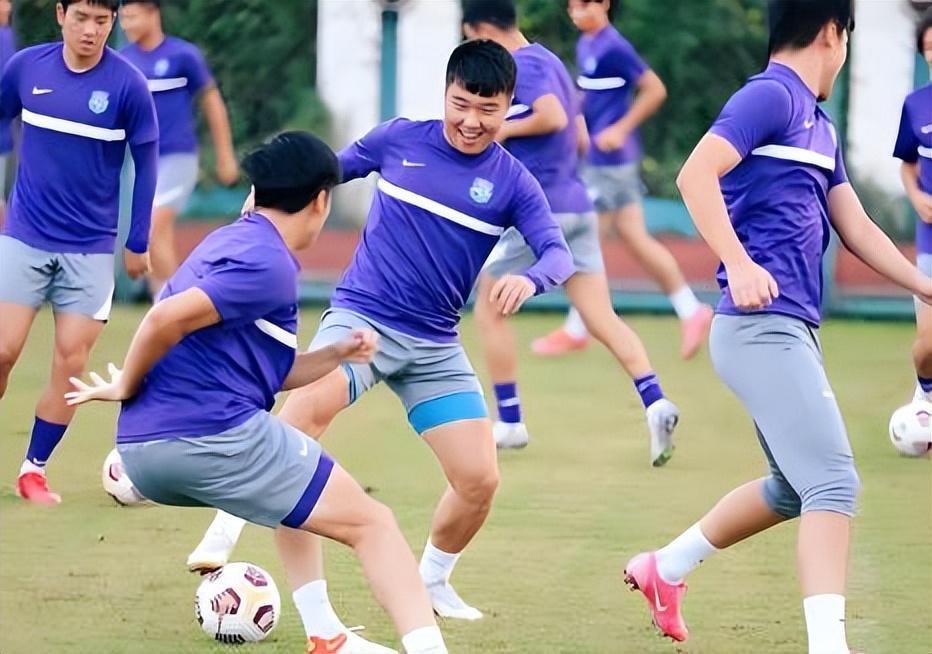 足彩-韩鹏飞已跟着蓉城冬训，为何网传他要回到津门虎，背后原因找到了