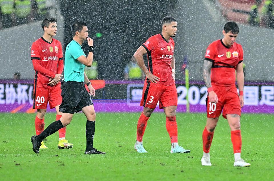 足球彩票-中超9队被罚分!海港国安遭扣5分,泰山河南罚6分,蓉城等7队幸免